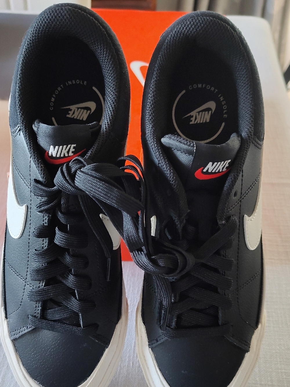 New Woman Nike Sneakers, New Never Used.